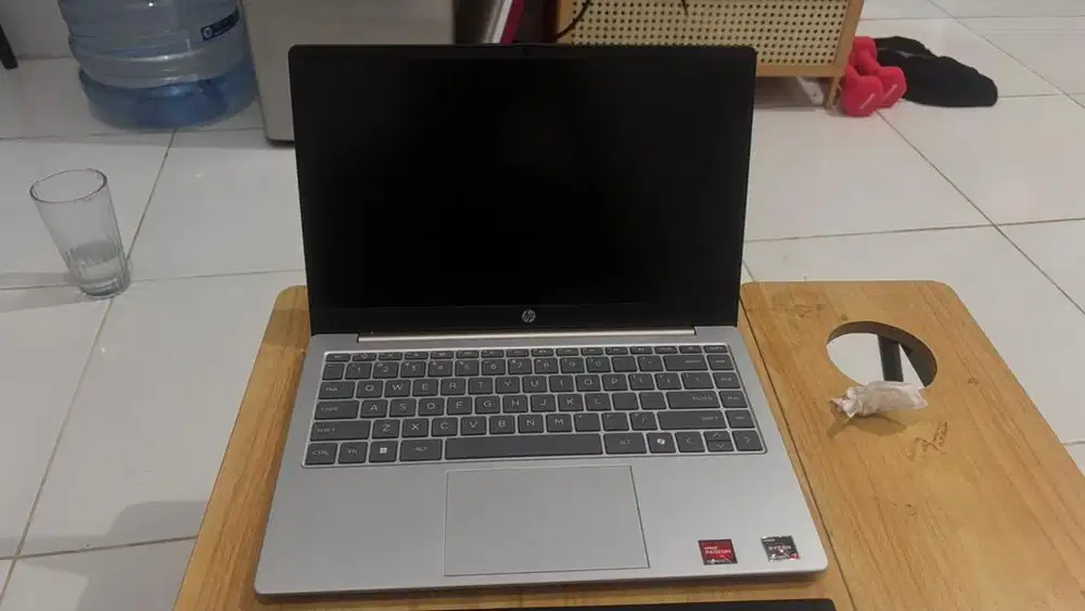 HP Laptop 14 Rayzen 7 7730U 512/16