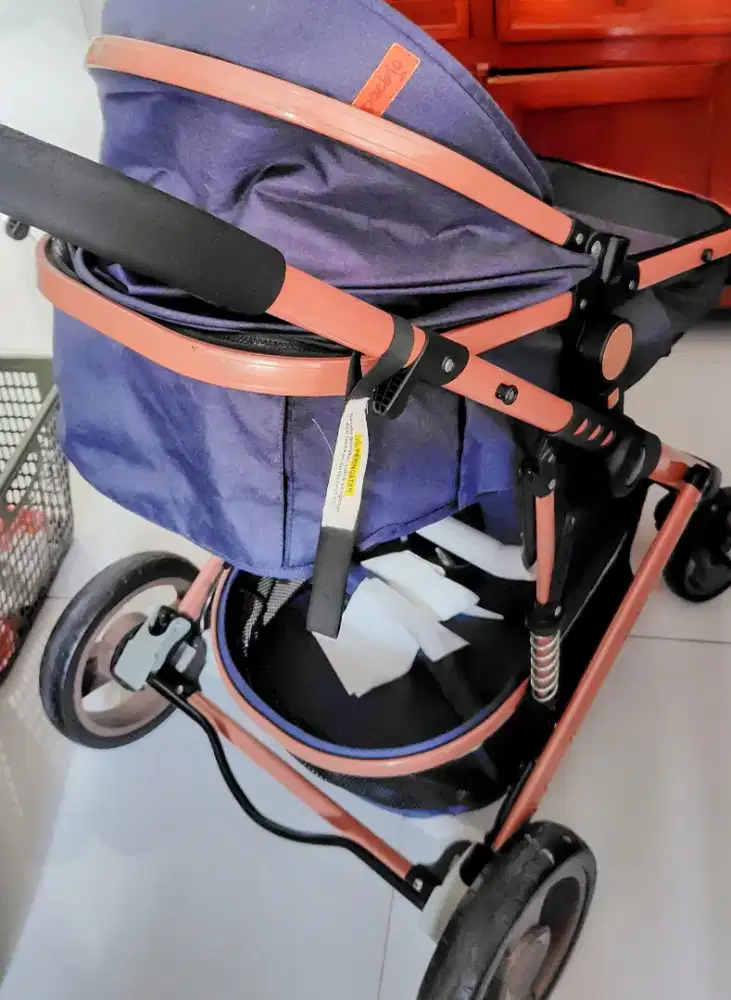 2 stroller ,1box baby, bantal silicon dan bangku makan