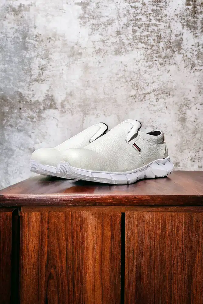 Toko Sepatu safety Pendek Putih Cilegon