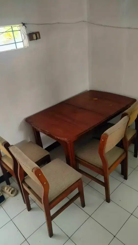 MEJA MAKAN KAYU