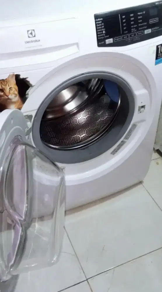 Mesin cuci frontloading Electrolux 8kg model baru full touchscren