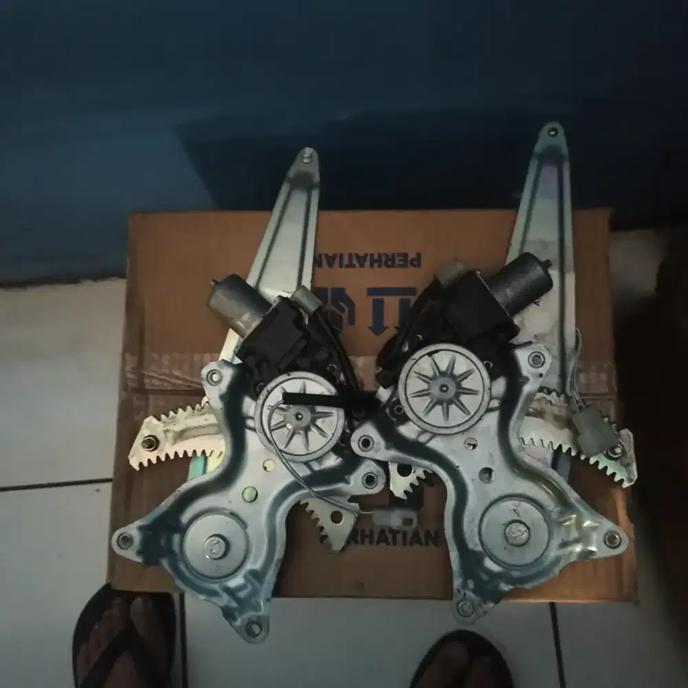 Motor regulator set power window vios