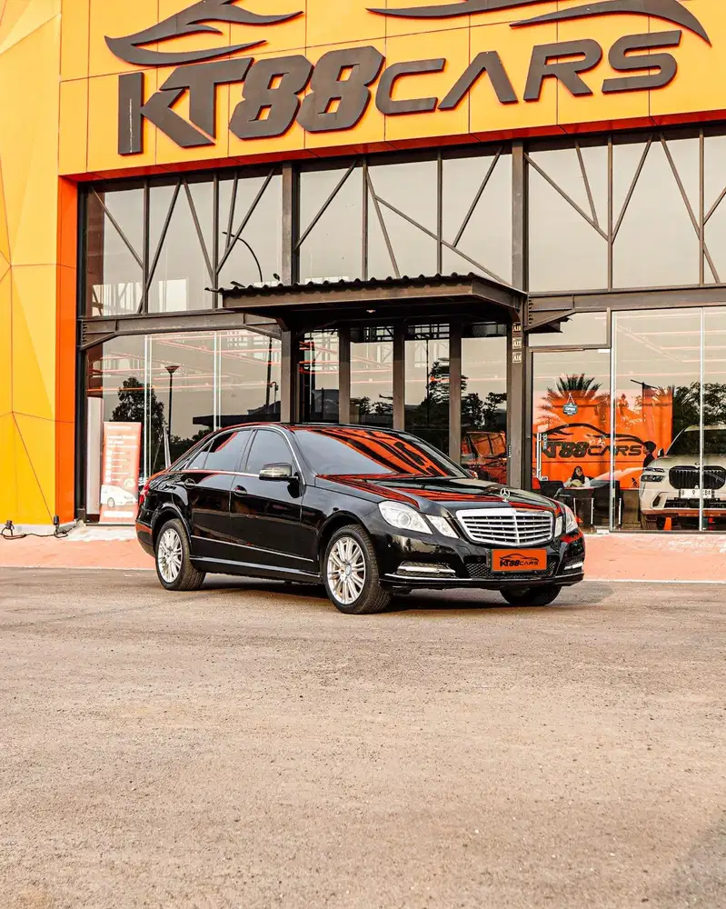 [BERGARANSI] MERCEDES BENZ E300 ELEGANCE CGI TAHUN 2011 HITAM LOW KM
