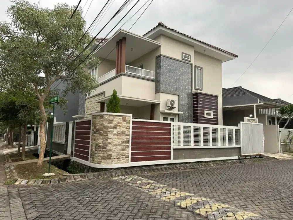 DIJUAL RUMAH BANGUNAN MINIMALIS MODERN SIAP HUNI LOKASI TENGAH KOTA