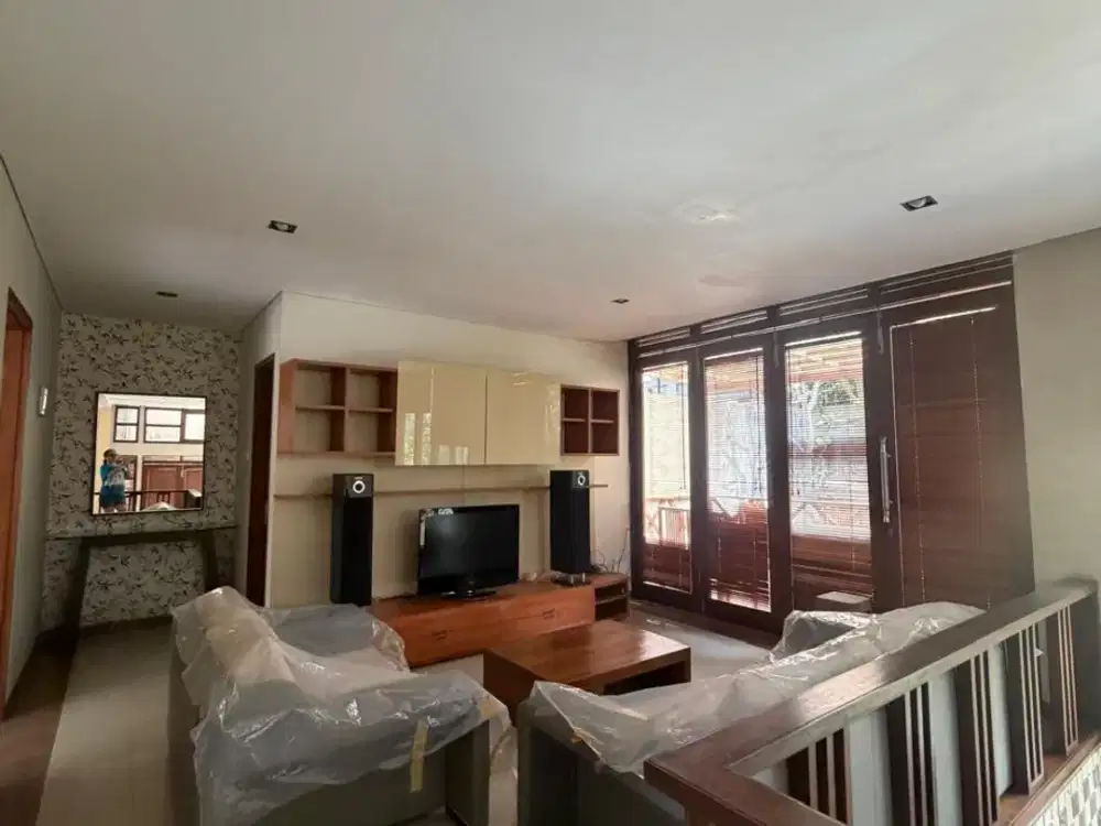 Dijual Rumah Nyaman Full Furnished 3 Lantai di Dago Pakar Bandung