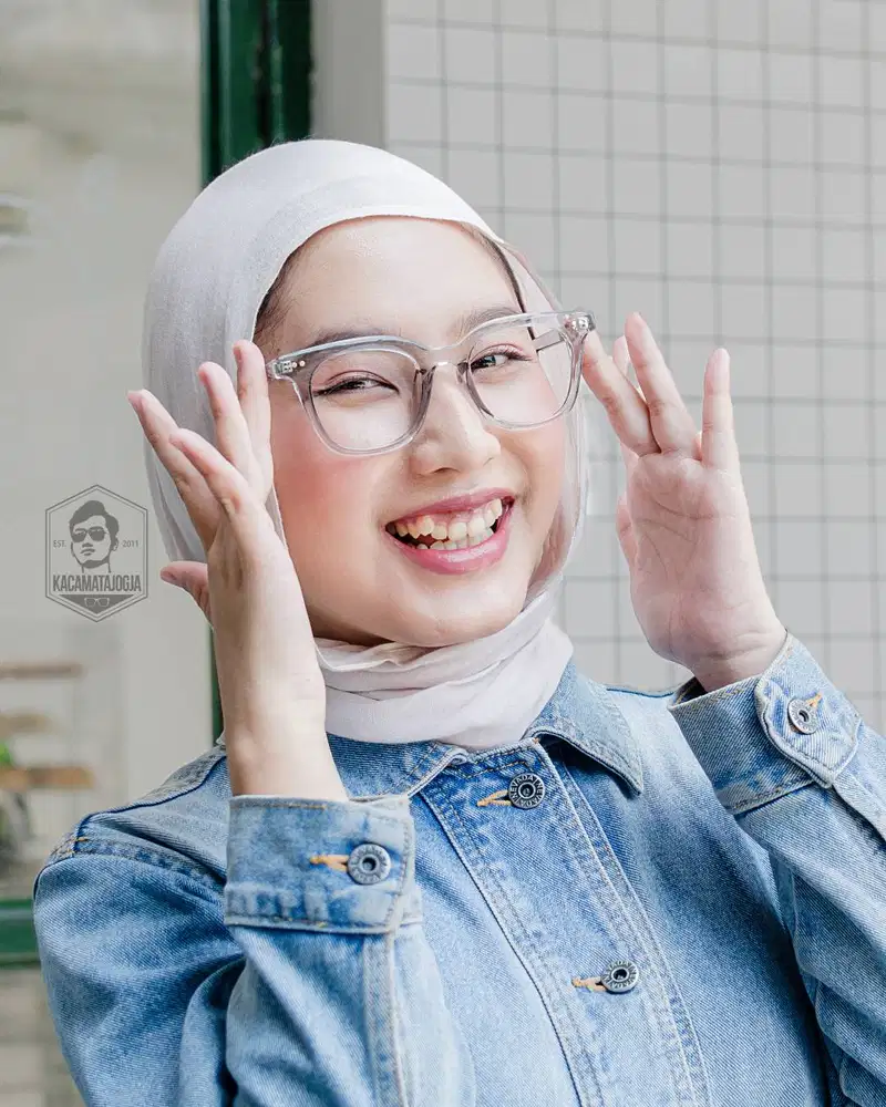 Kacamata Jogja - Kacamata Kotak Lebar - Betari 03