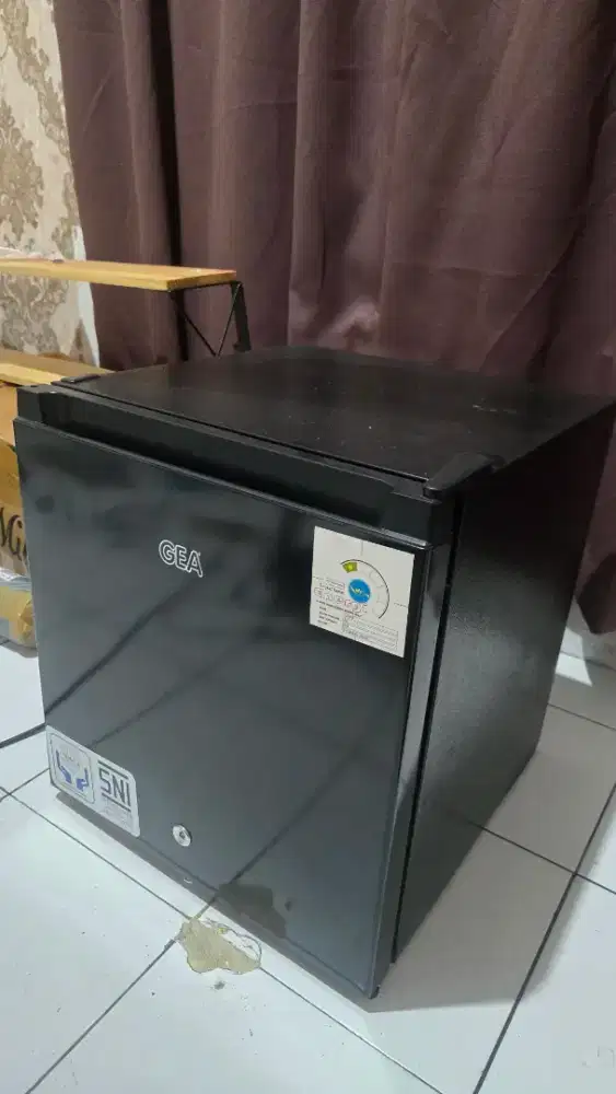 Kulkas Minibar merk GEA
