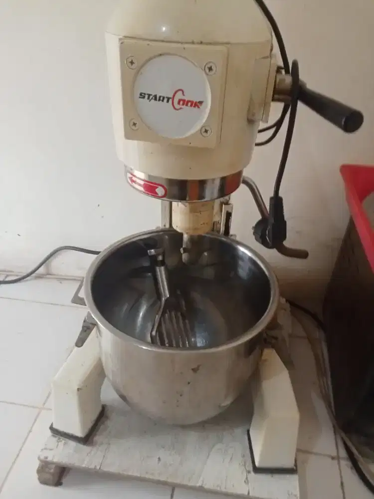 Mixer adonan kue  2 kg