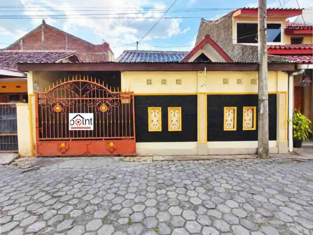 Rumah dekat Luwes Gentan Bagus Cantik di Perum Gentan Siap Huni