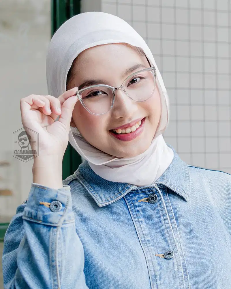 Kacamata Jogja - Kacamata Cat Eye Tangkai Besi Pegas - Madani 05