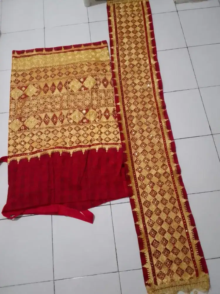 JUAL CEPAT PRELOVED KAIN TAPIS DAN SELENDANG
