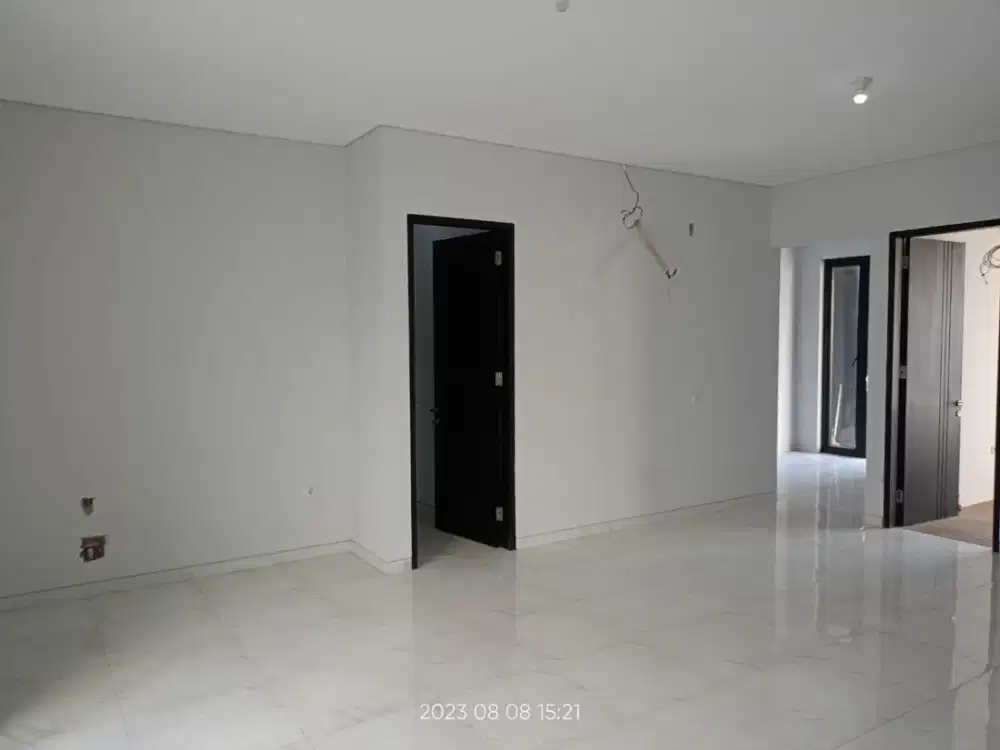 Disewakan Rumah Luas 700, Jl.Bangka Gubeng, Srategis pusat kota, 2 Lantai.