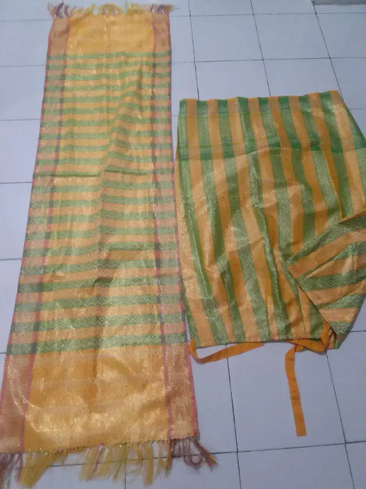 JUAL CEPAT PRELOVED KAIN DAN SELENDANG