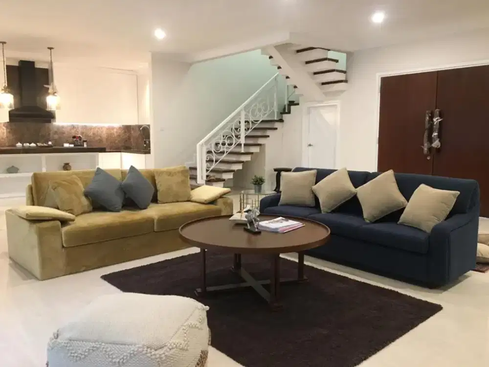 Dijual Murah Rumah di Jalan Rambai Pakubuwono 5BR
