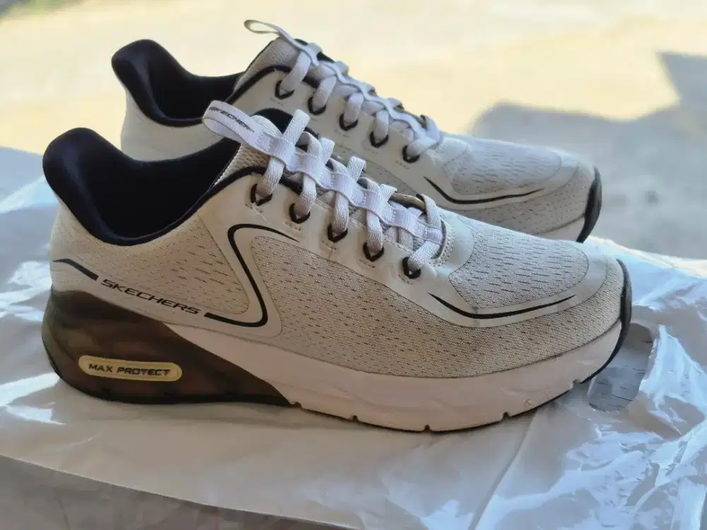 Sepatu skechers zize 42