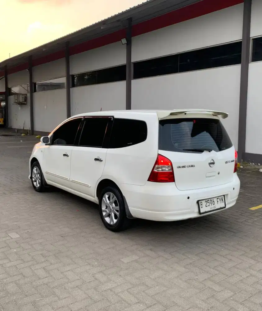 Nissan Grand Livina XV 2013 – Mobil Keluarga Nyaman, DP Cuma 5 Juta