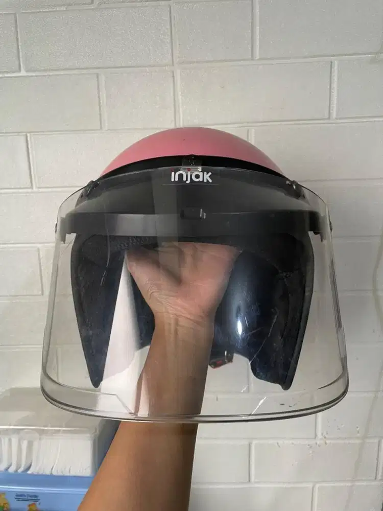 Helm Pink Acn Injak