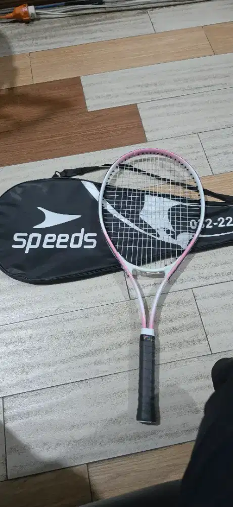 RAKET TENIS SPEEDS FREE SARUNG