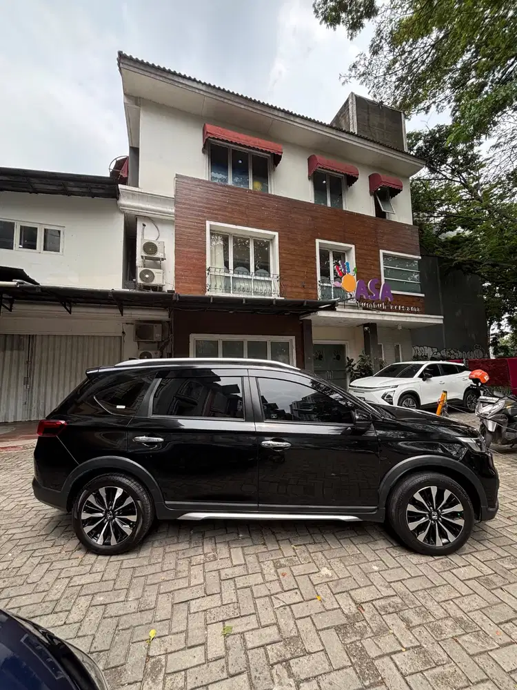 Honda BR-V Prestige Hitam – Kondisi terawat, dari tangan pertama.
