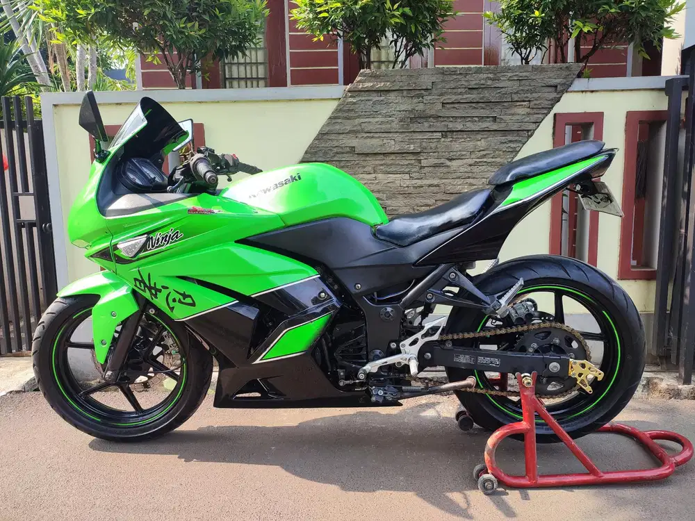 KAWASAKI NINJA KARBU 250 TAHUN 2011