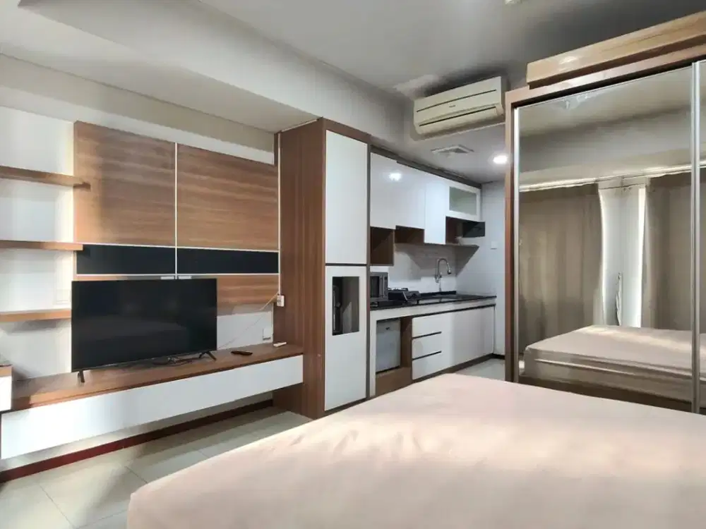 Studio Furnish Cakep di Apartemen Royal Mediterania Garden, Best View