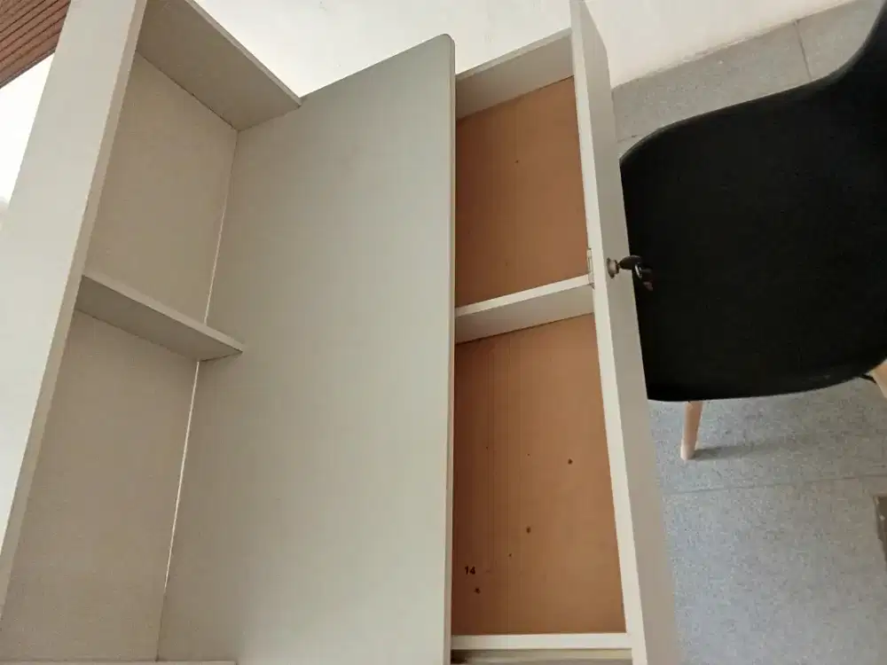 Meja kasir + kursi & lemari pendamping