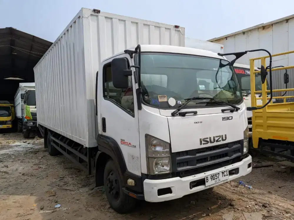 suzu giga bok frr 190 S engkel  bok besi Tahun 2014