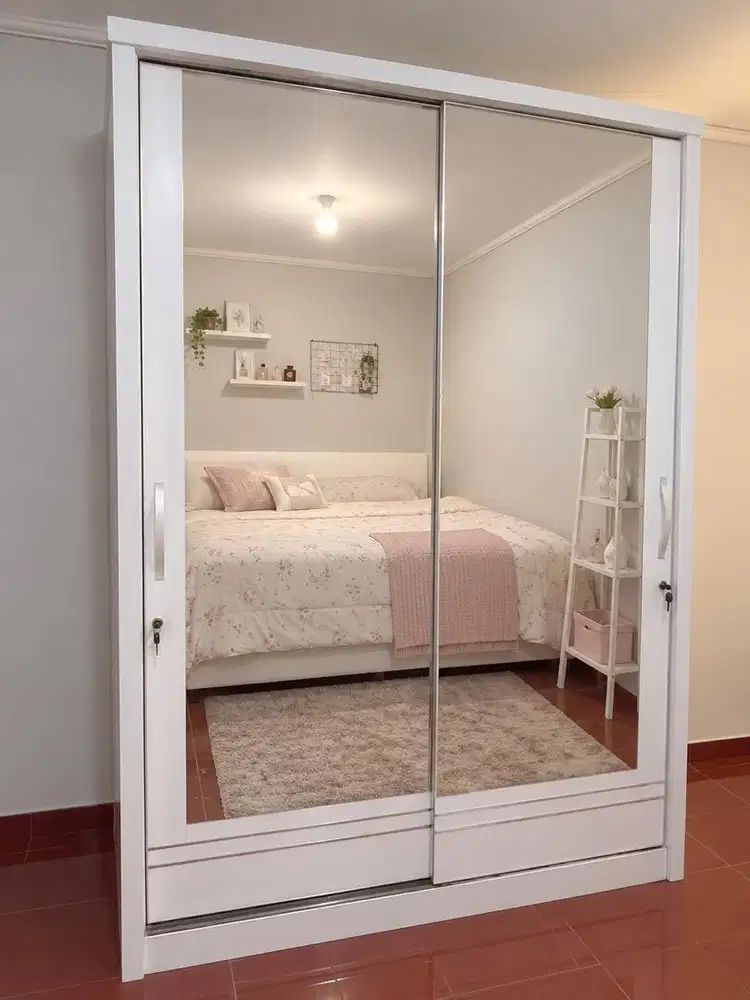 dijual lemari pintu 2 full kaca