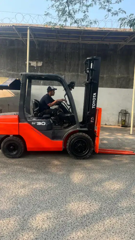 Forklift Toyota 3 Ton,Tiang 4 Meter,Manual,1DZ-II,8FD30,Tahun 2019