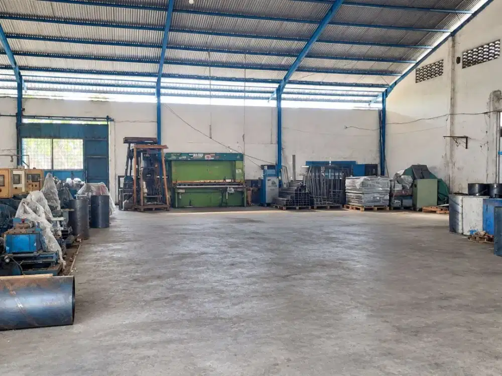 Gudang Kedung Cowek Hanya Truk Roda 6 Yang Bisa Masuk