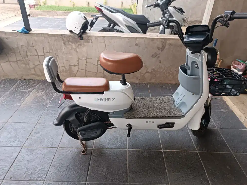 SEPEDA LISTRIK UWINFLY