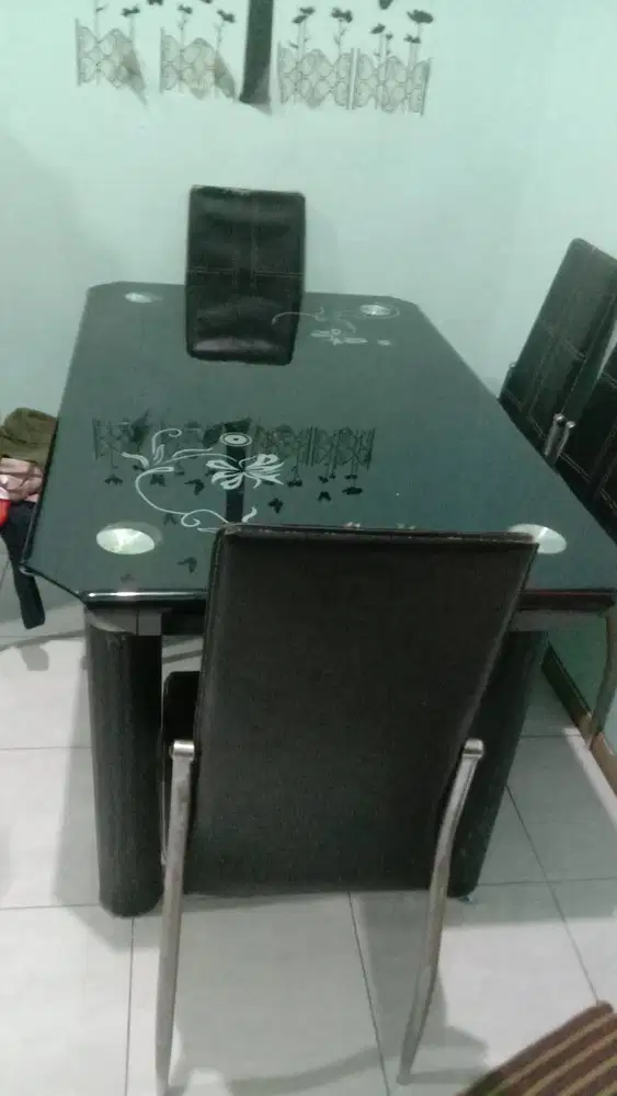 MEJA KACA BEKAS
