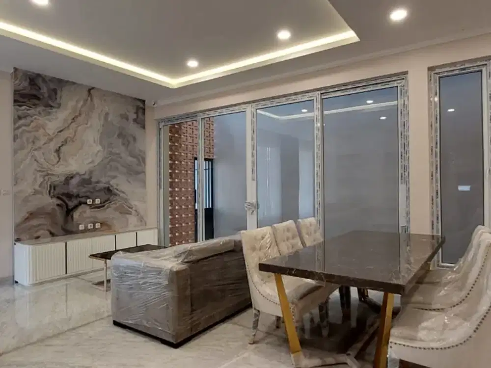 Rumah 2.5 Lantai Hadap Selatan Semua Furnish Baru di Naturalle Foresta BSD