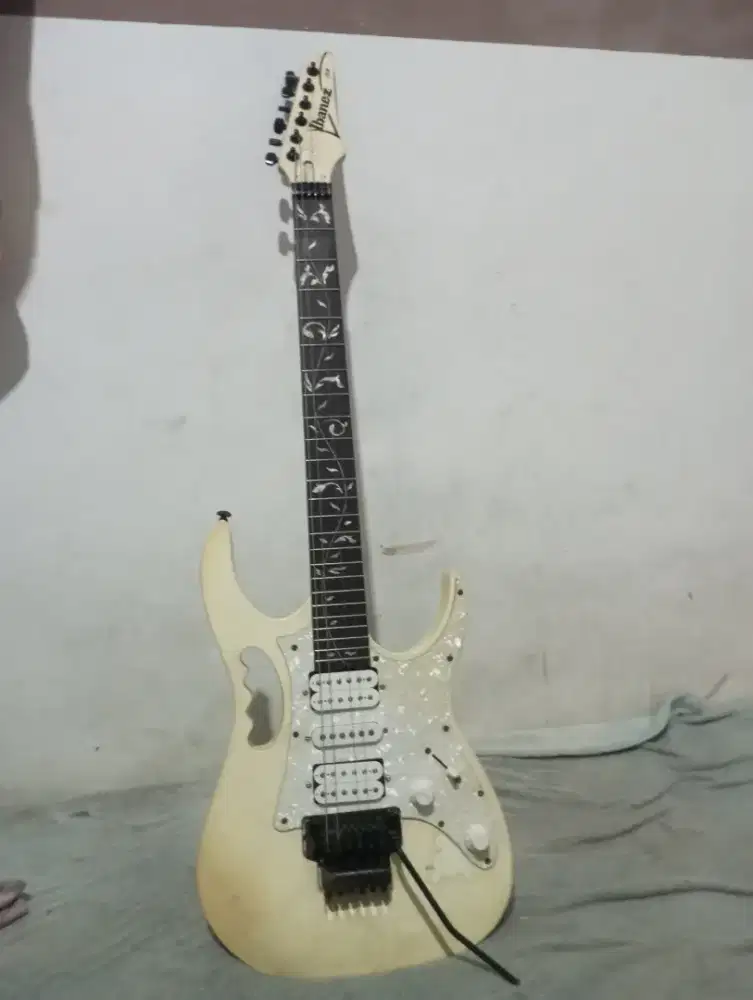 Dijual gitar listrik IBANEZ