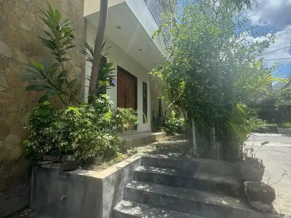 Rumah 2 Lantai 3 KT Garasi 2 Mobil di Jl Merta Ayu Denpasar Barat
