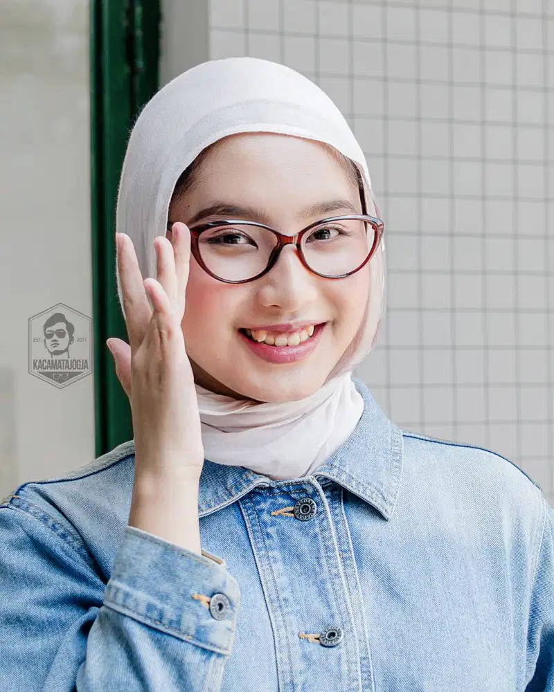 Kacamata Jogja - Kacamata Cat Eye Minimalis - Sweta 03