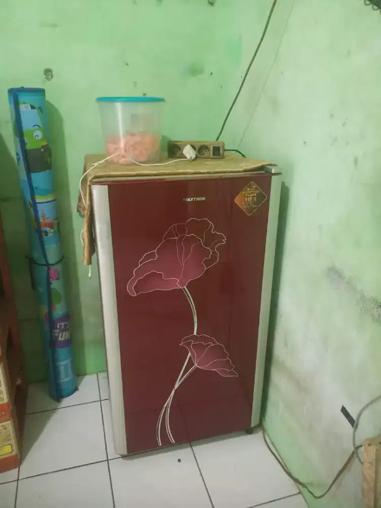 Kulkas Merek POLYTRON