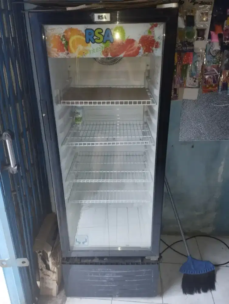 Showcase bekas merk RSA 4 rak