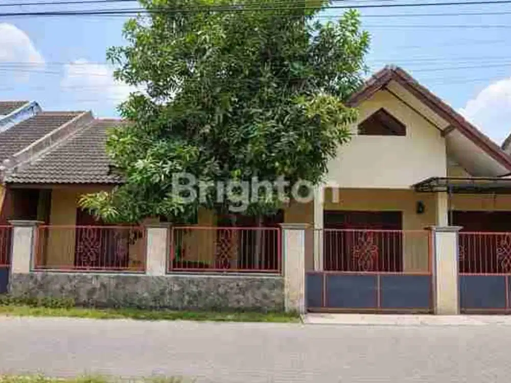 DIJUAL RUMAH STRATEGIS DEKAT RSA UGM, EXIT TOL KRONGGAHAN SLEMAN.