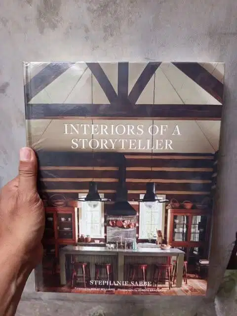 Buku Desain Interior Mewah & Eksklusif - Interiors of a Storyteller
