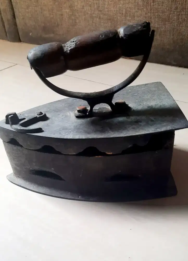 Setrika arang jadul tanpa merk