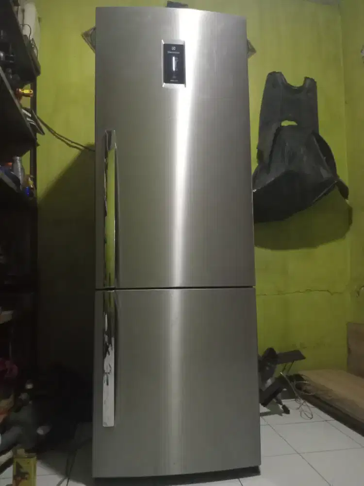 Kulkas freezer bawah