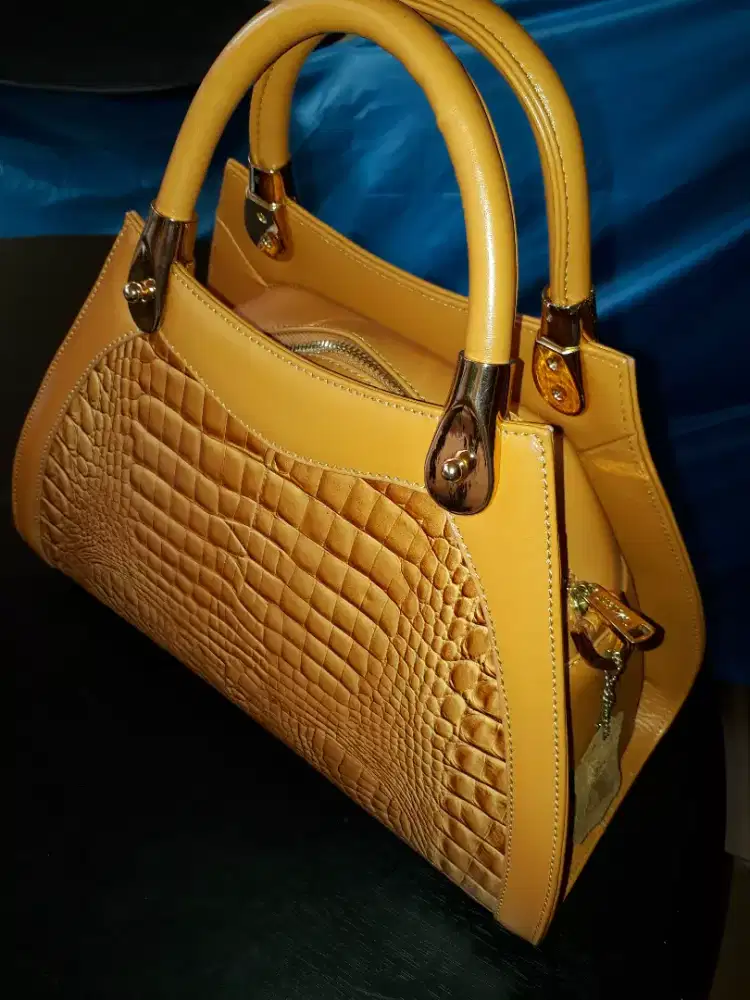 Tas kulit asli wanita business