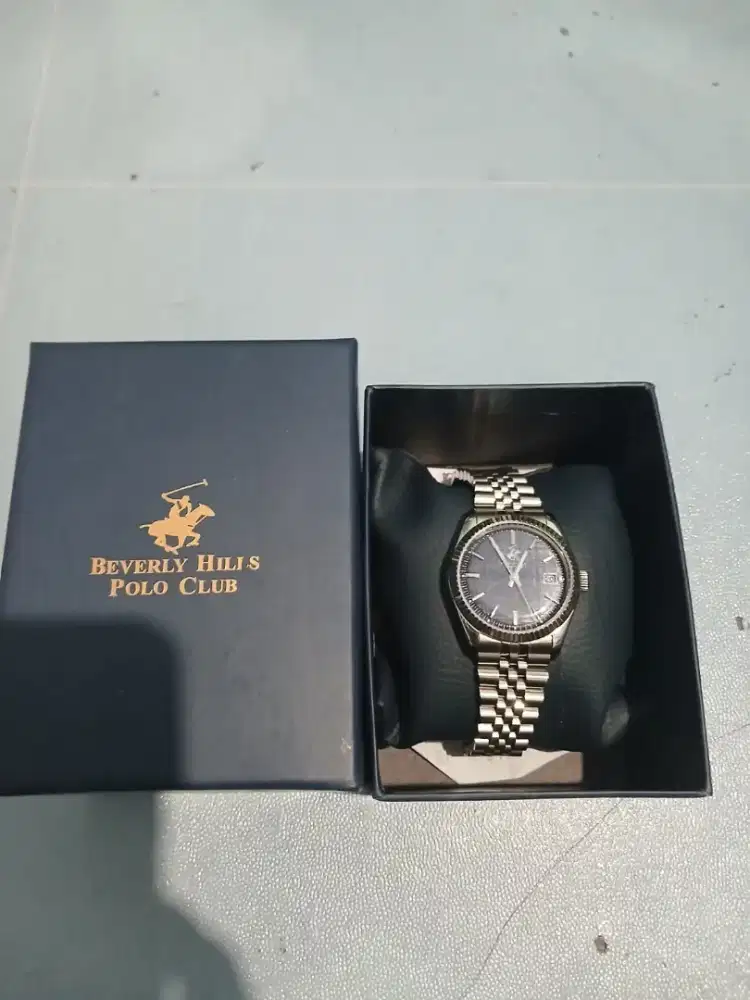 Jam tangan ori  baru beli gak sampai sebulan