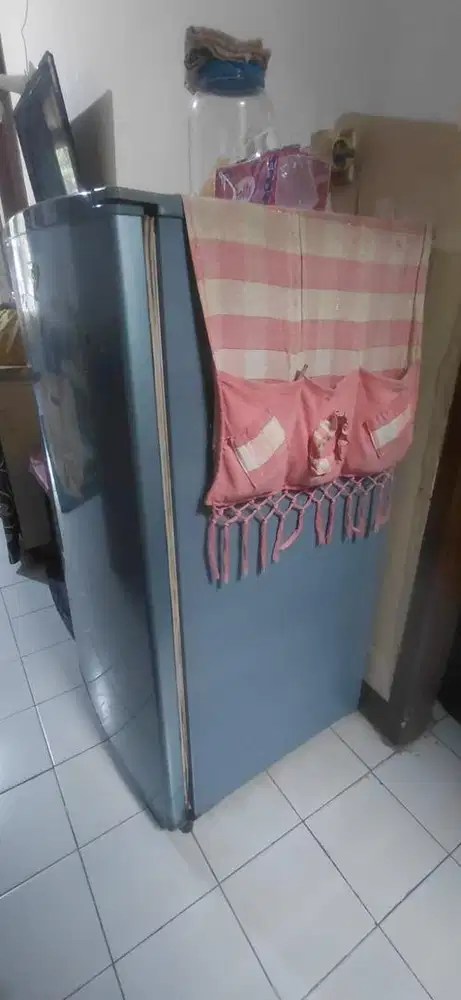 Dijual kulkas polyton 1 pintu (Masih bagus)