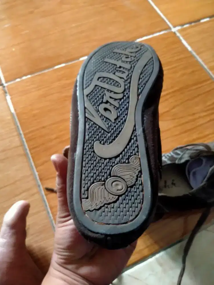 Sepatu seken VONDUTCH size 43