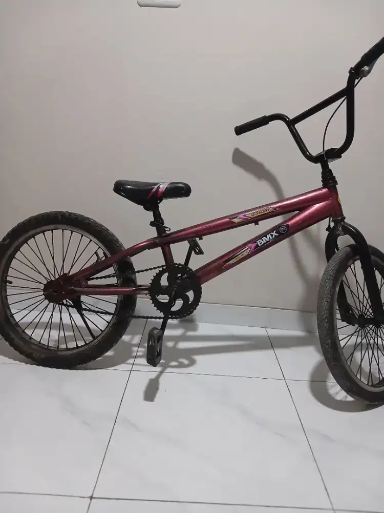 Sepeda bmx ukuran 20.