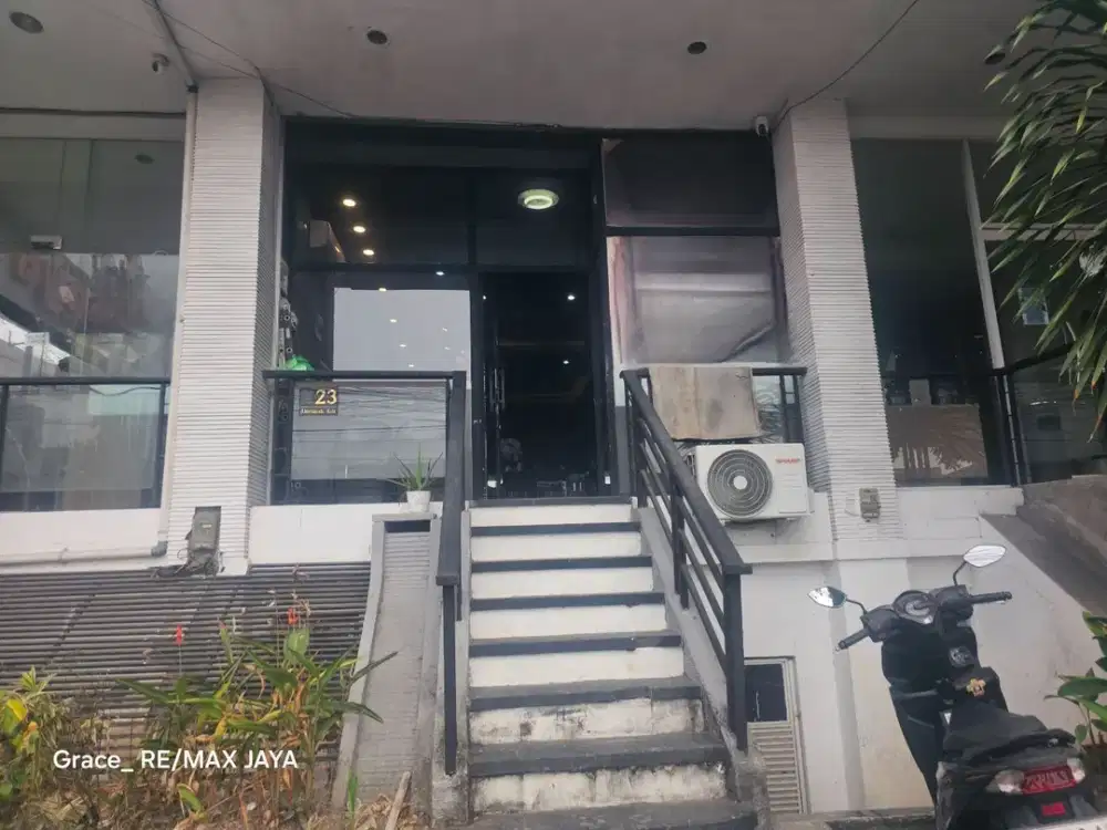 Tempat Usaha 1 Lantai Disewakan di Sunset Road, Kuta