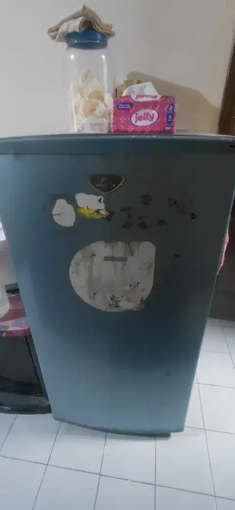 Di jual kulkas second satu pintu merk polytron