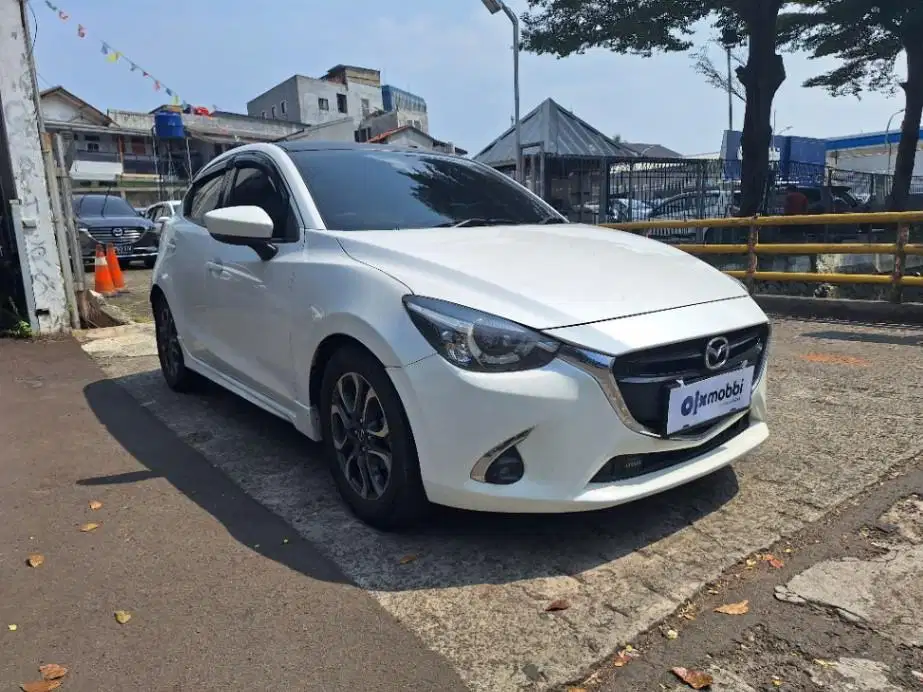 DP MURAH Mazda 2 1.5 R Bensin-AT 2016 Putih CXLBA